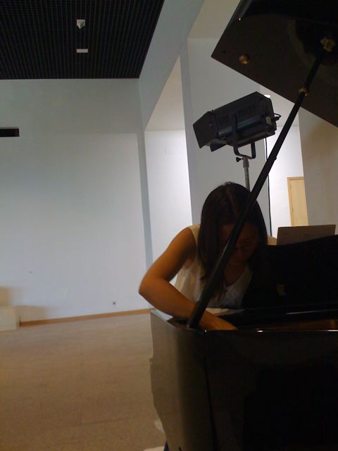 MACUF preparing the piano